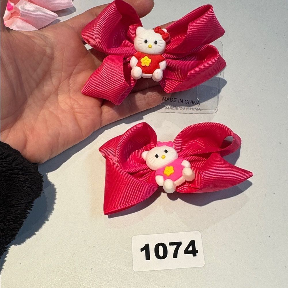 1074 Hot Pink Color 2 Piece Set Hello Kitty Alligator Clip Hair Bows